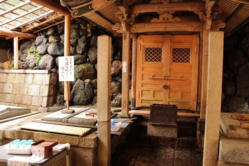 京都楊谷寺的花手水 疫情後神社寺院新魅力